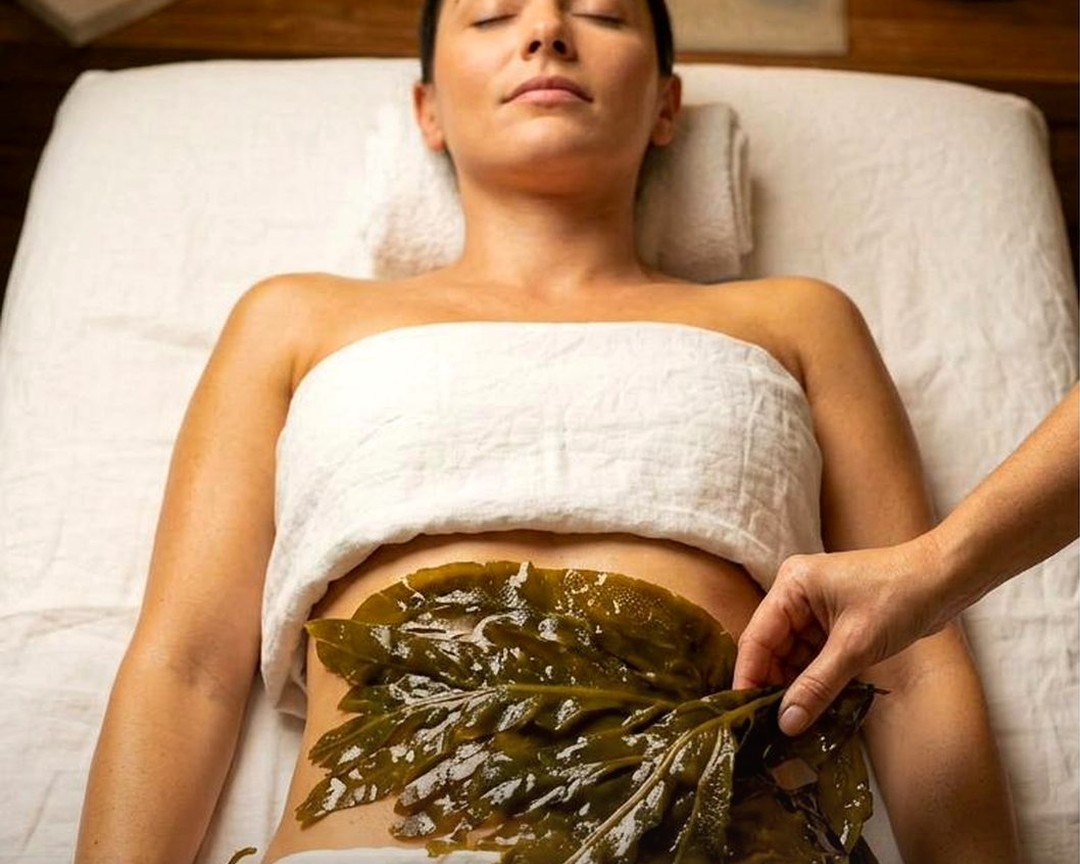 Il rituale Grande Alga: il corpo avvolto nelle foglie di alga oceanica