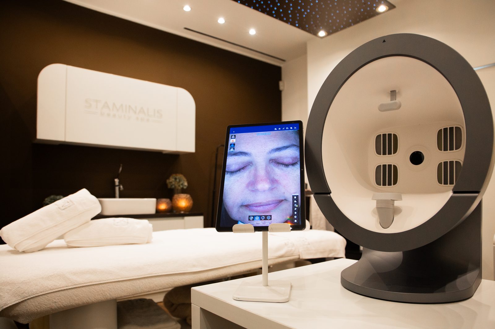 La postazione di analisi della pelle allo Staminalis Beauty Shop