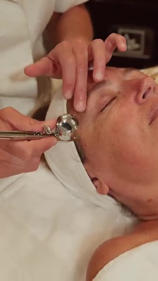 Staminox Skin Ritual, ripreso in cabina alla Staminalis Beauty Spa